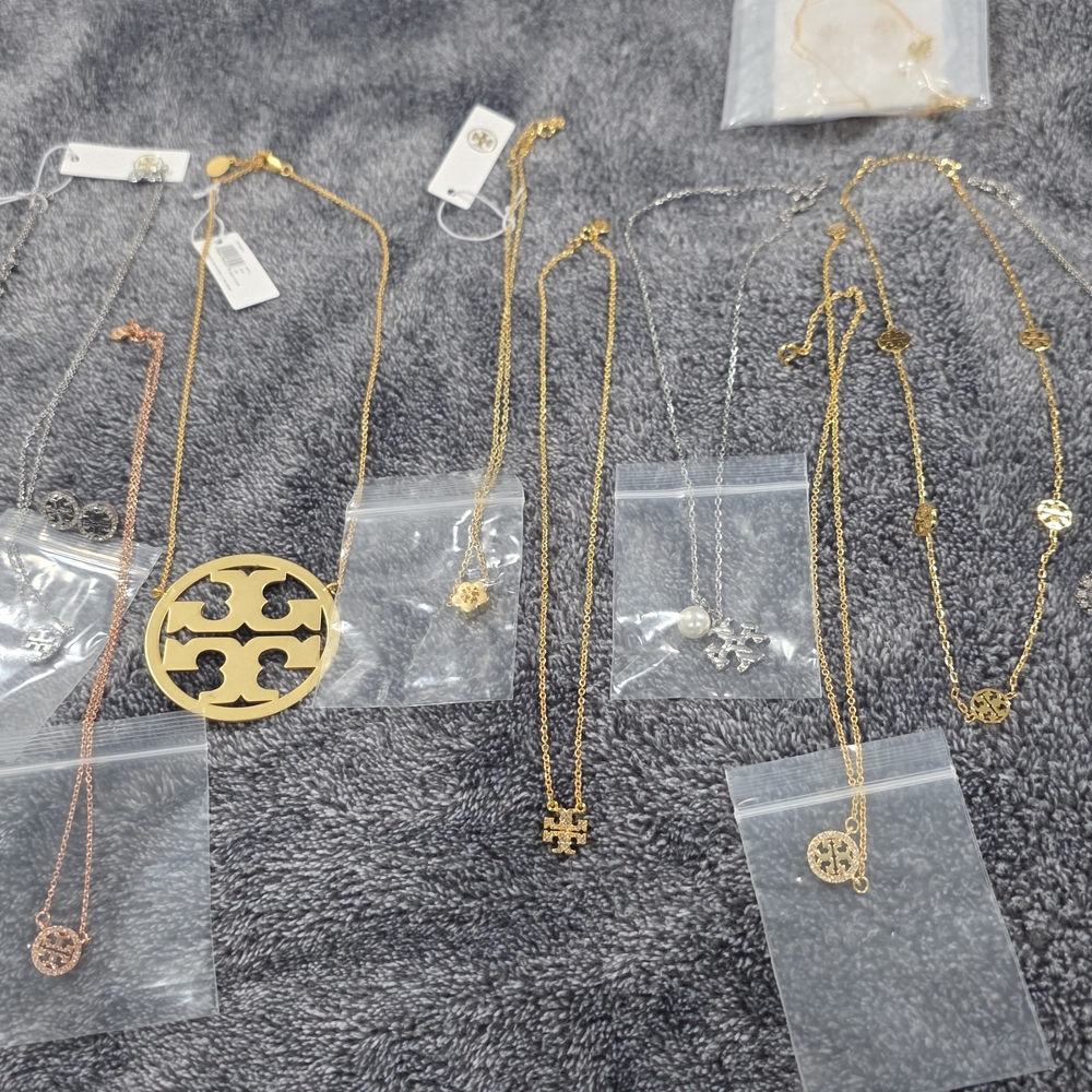 Elegant Gold and Silver Pendant Necklace Set